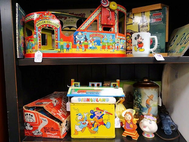 Antiques And More景点图片
