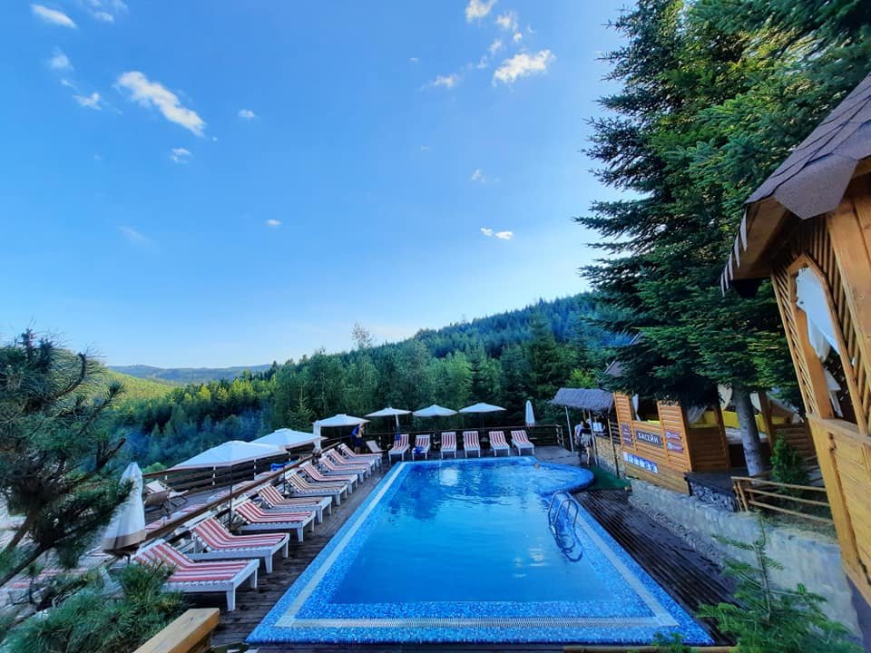 Karpaty Migovo-泳池