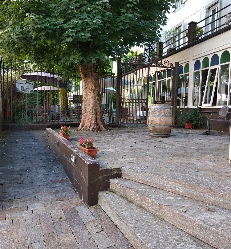 Au Pavillon du Frene主图