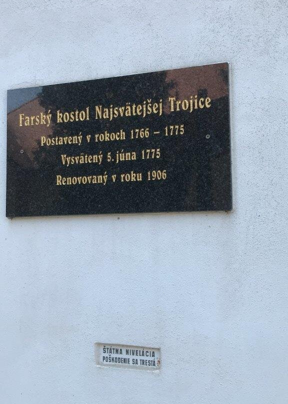 Farsky kostol Najsvätejšej Trojice-Risnovce必去景点