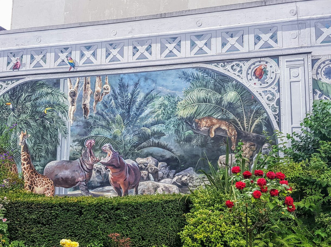 Fresque Cafe des Acteurs-勒瓦卢瓦-佩雷必去景点