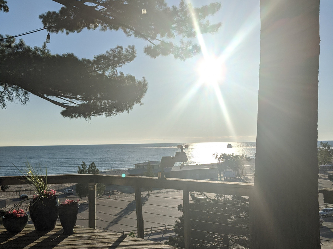 Looking Glass Beachfront Inn主图