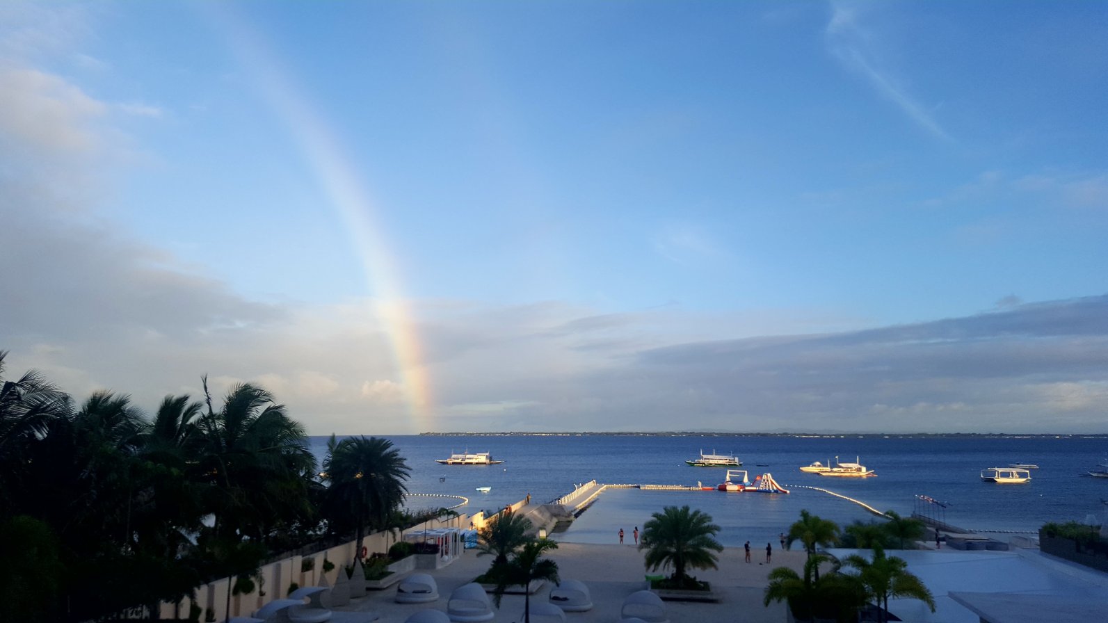 马克坦 BE 度假村-泳池