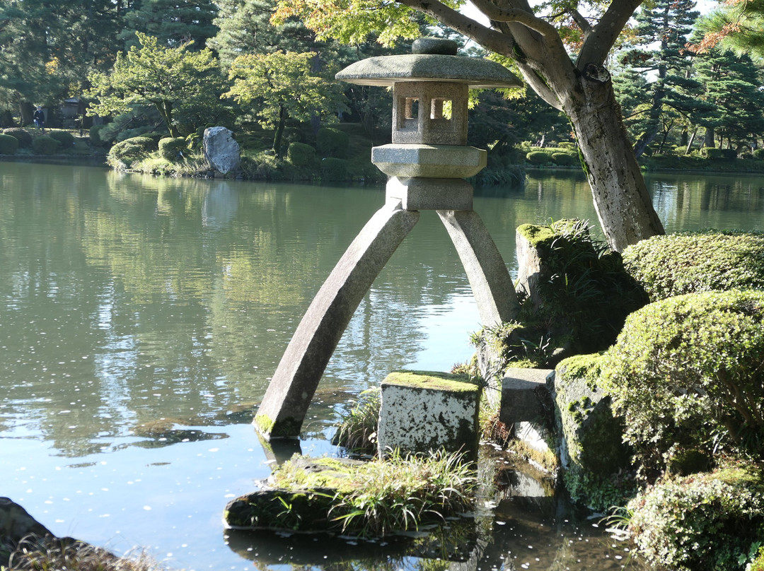 Kenrokuen Kotojitoro-金泽市必去景点