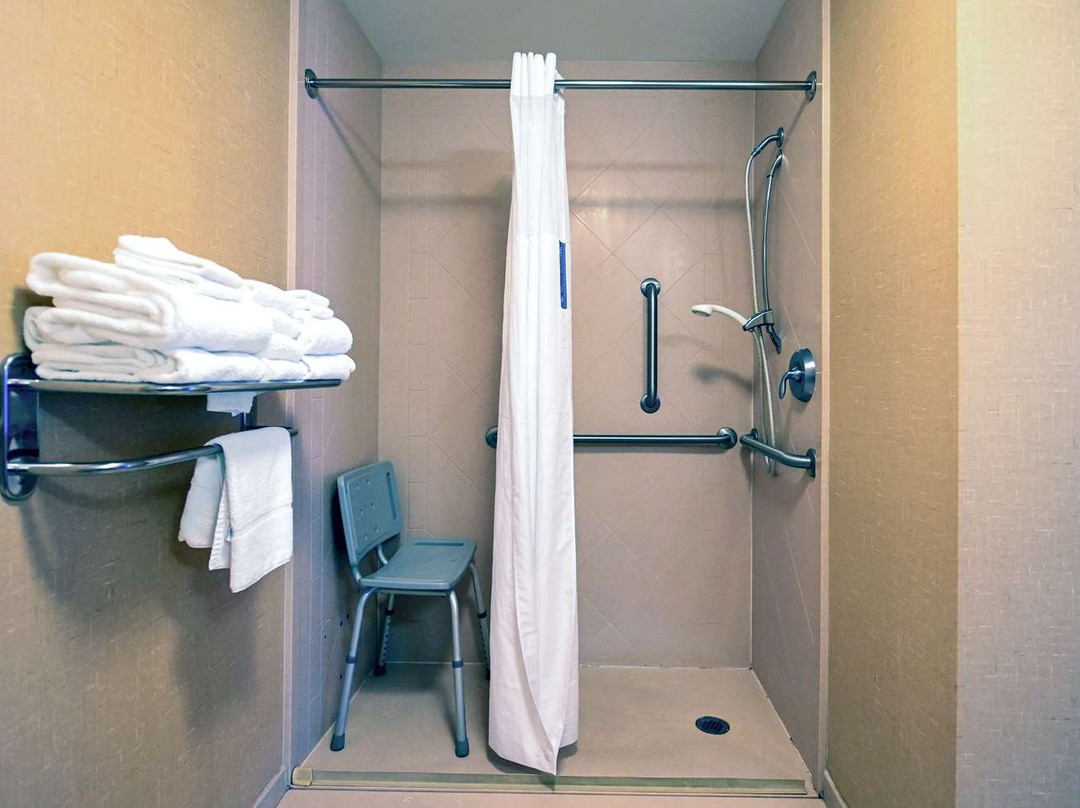 Hampton Inn & Suites Smithfield主图