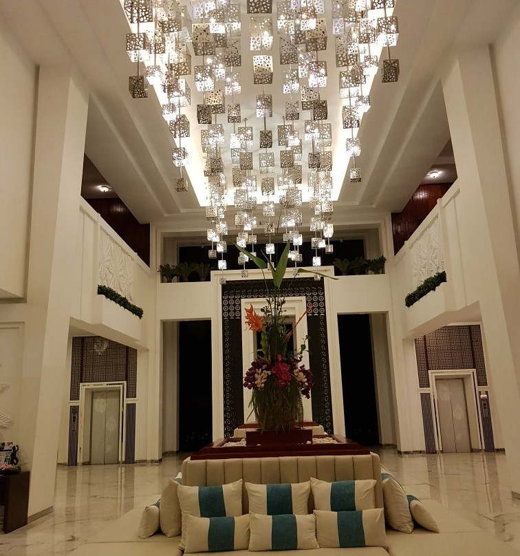 白莲花度假酒店主图