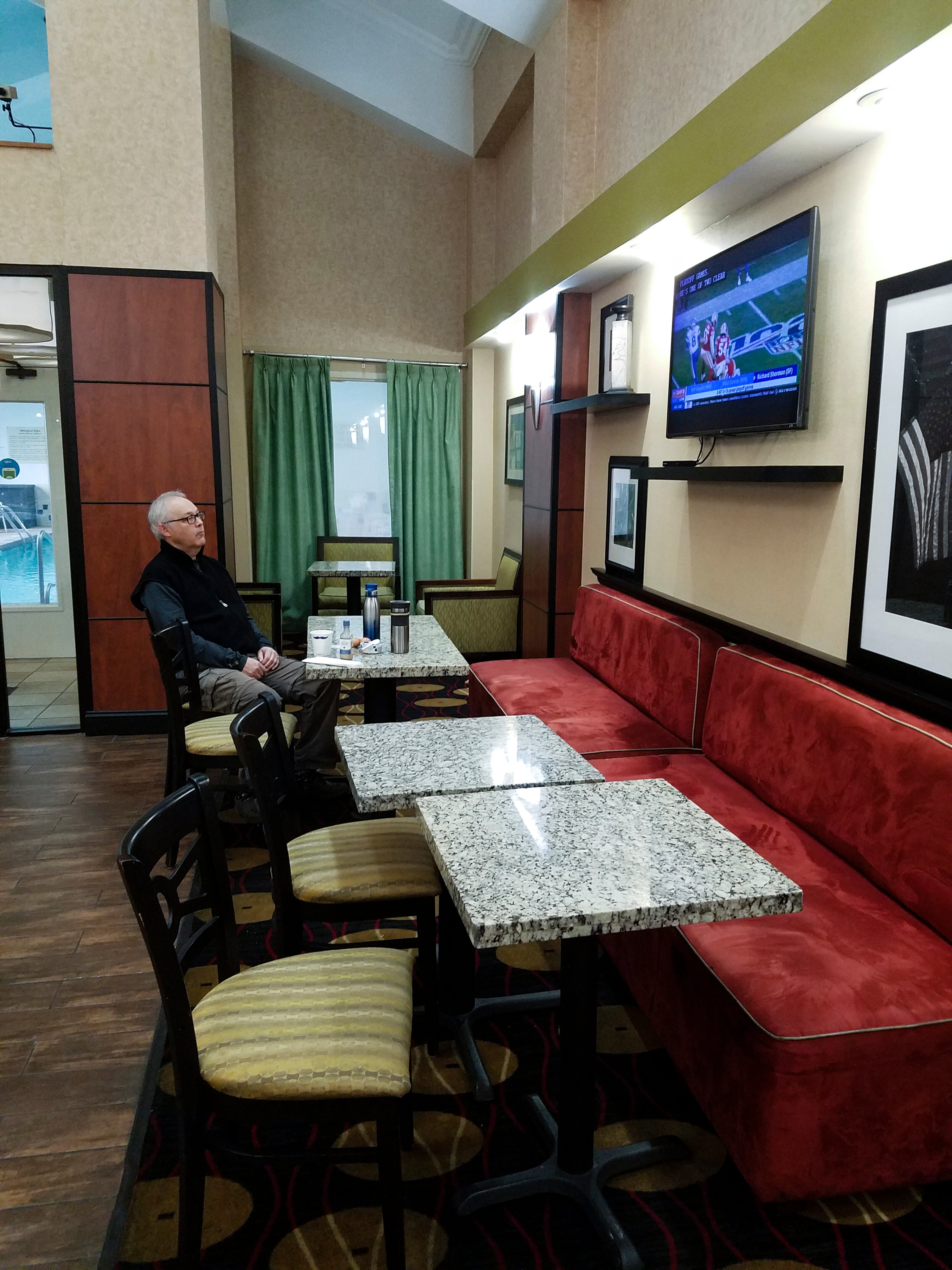Hampton Inn & Suites Kansas City-Merriam-餐饮