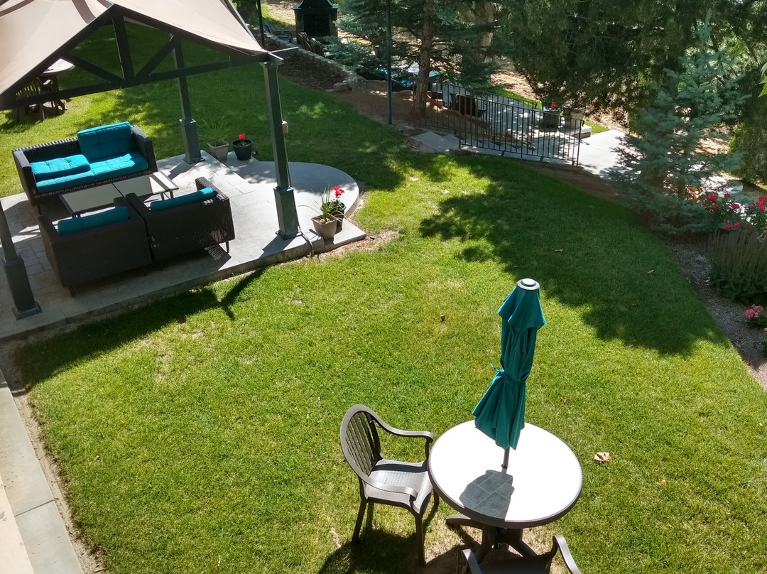 河流露台酒店主图