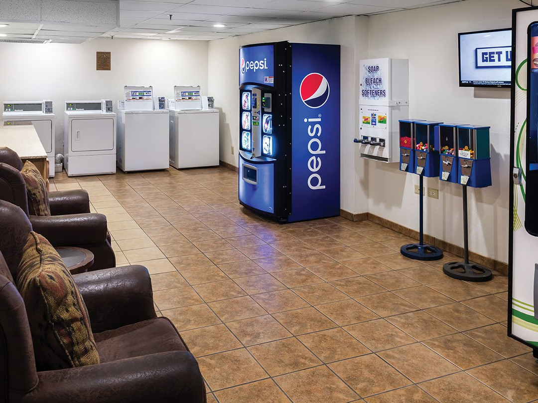 华美达酒店暨会议中心主图