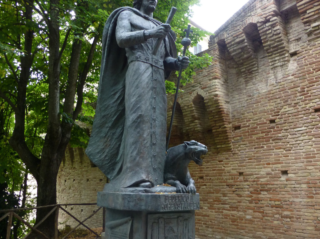 Monumento a Federico II-杰西必去景点