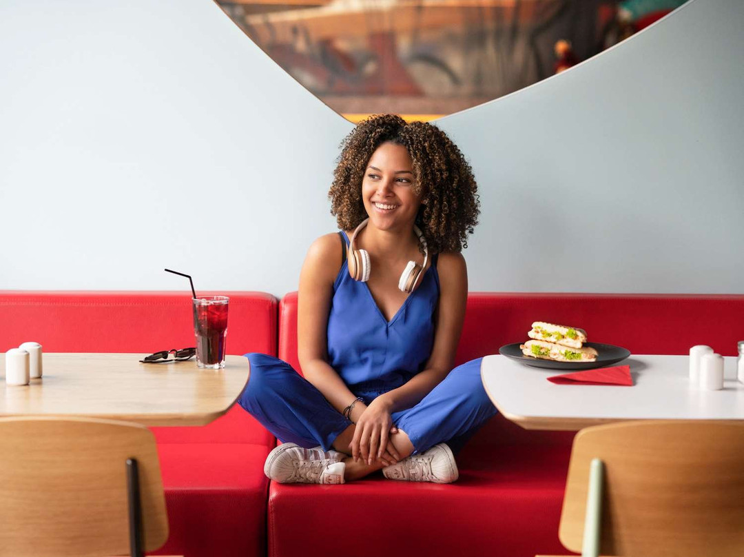 宜必思卡塔劳酒店主图