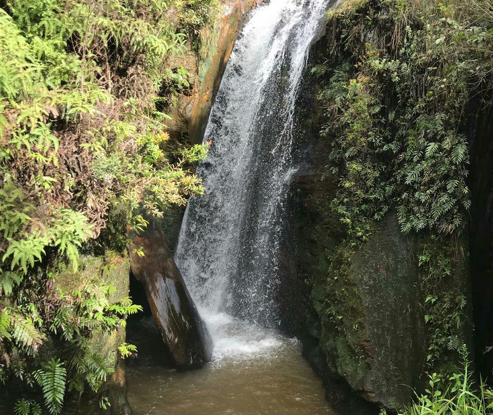Andorinhas Waterfall景点图片