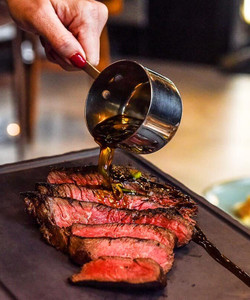 Moo Moo The Wine Bar + Grill餐厅图片