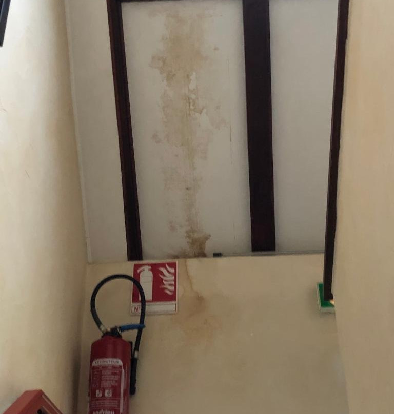 多米诺酒店主图