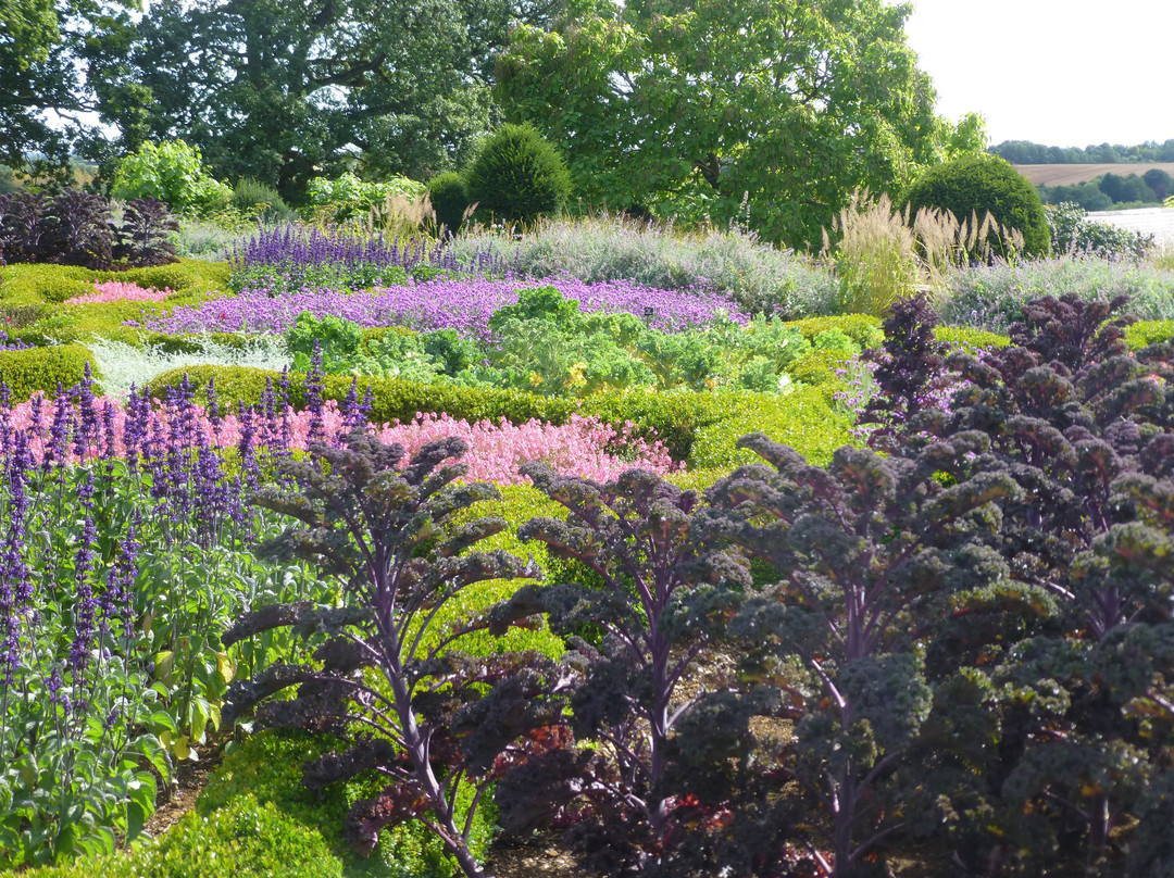 Broughton Grange Garden景点图片