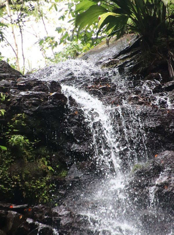 la cascade d'Anba So à Fond Lahaye