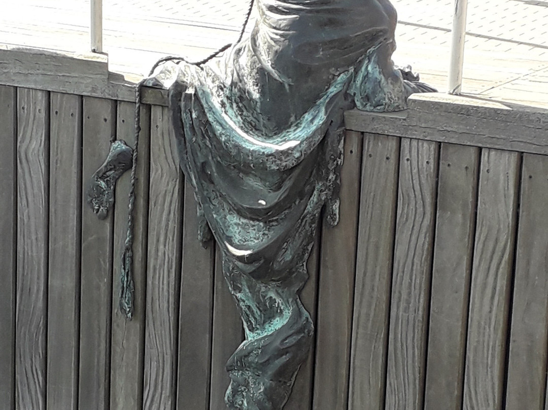 Sculpture The Black Ghost-克莱佩达必去景点