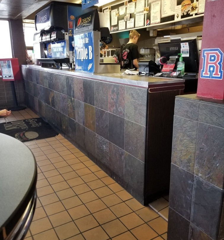 里奇菲尔德餐馆和美食-Sandis Drive Inn