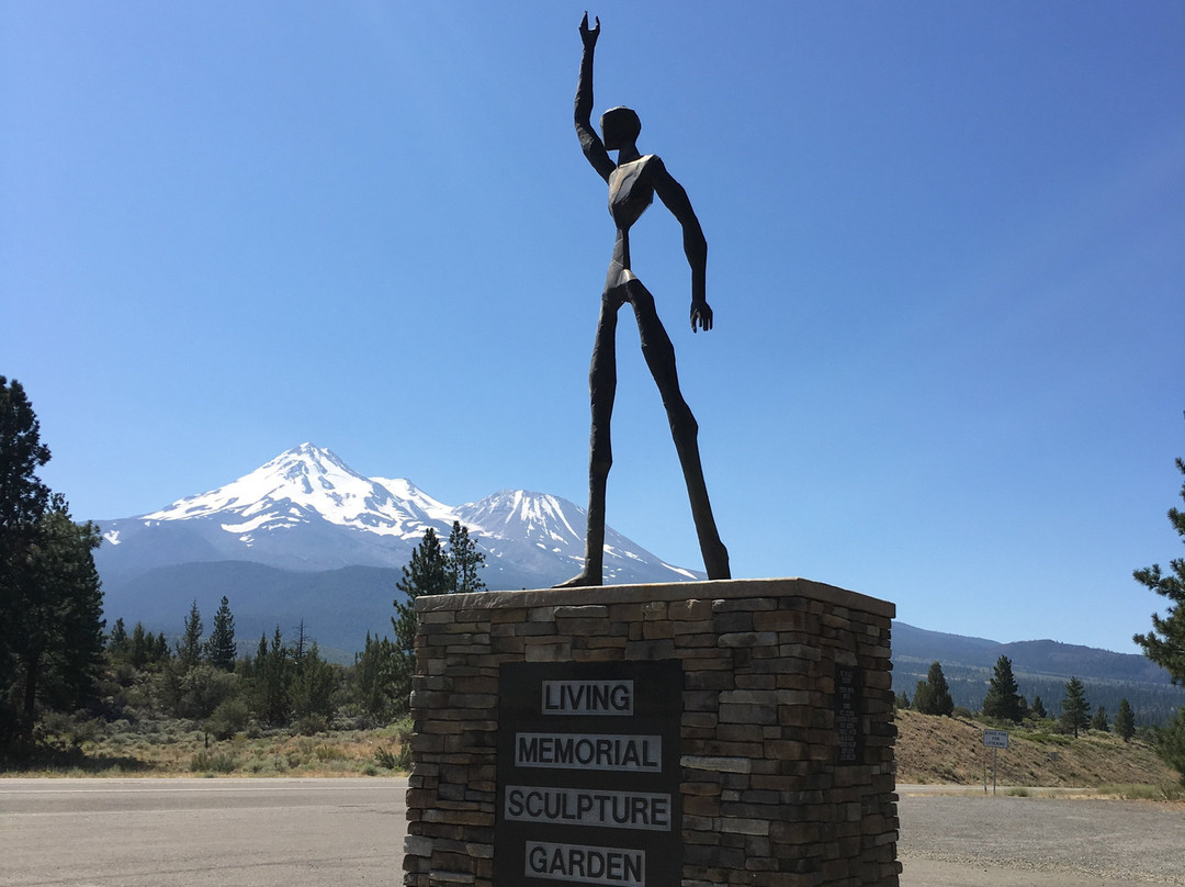 Living Memorial Sculpture Garden-Weed必去景点