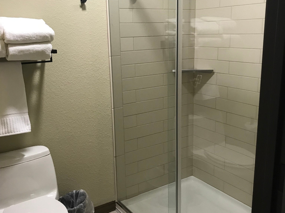 Blue Grass Inn & Suites主图