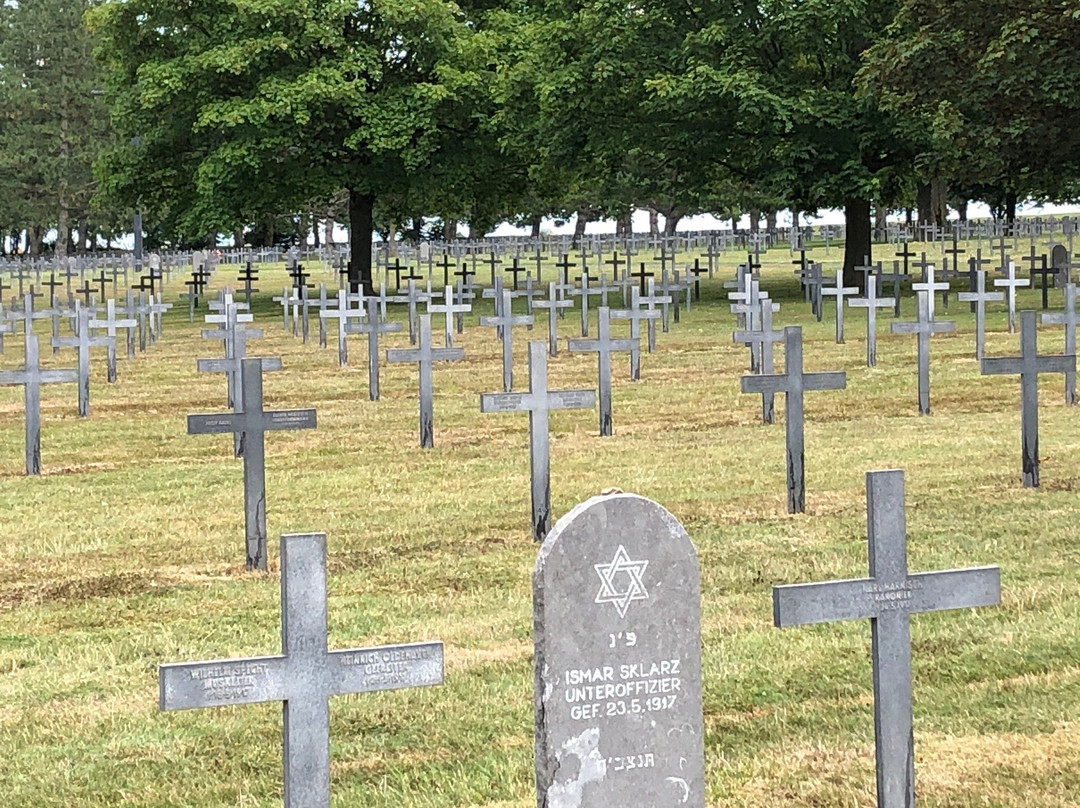 Deutscher Soldatenfriedhof Maison Blanche景点图片
