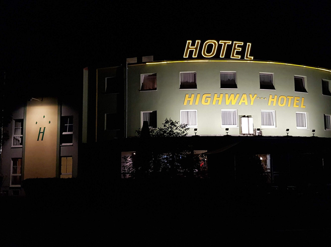 Highway Hotel主图