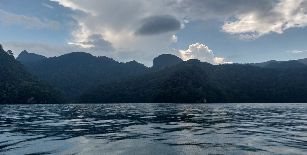 孕妇湖景点图片