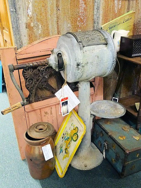 Daphne Antique Galleria景点图片