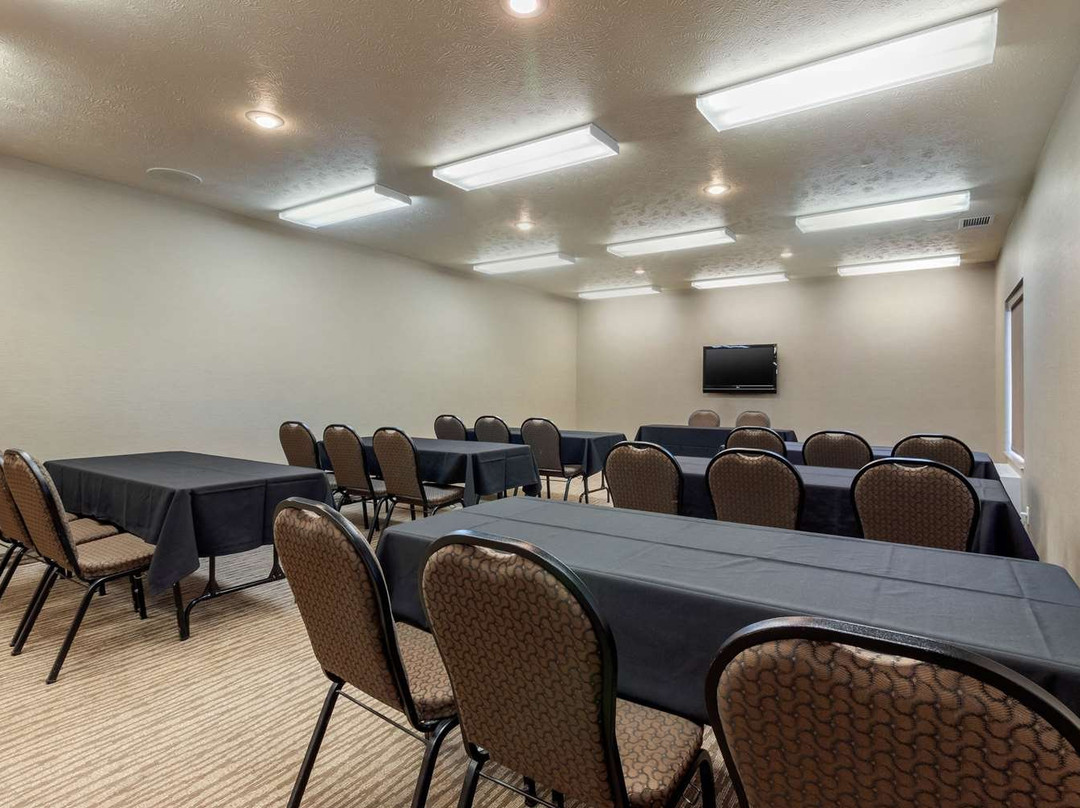 凯富旅馆及套房酒店主图