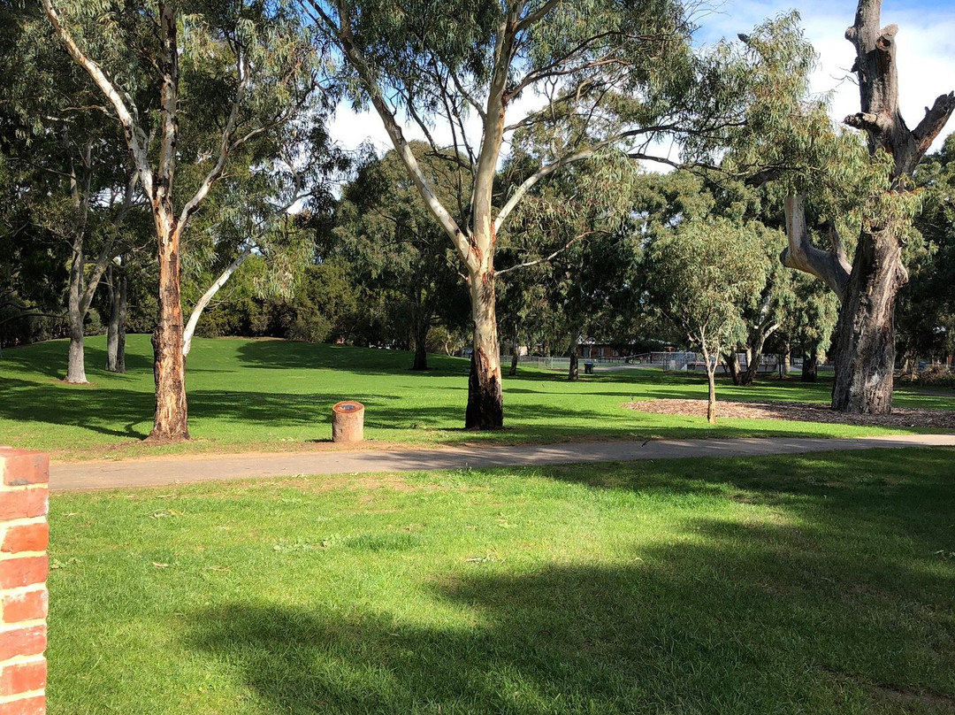 Oaklands Wetland景点图片