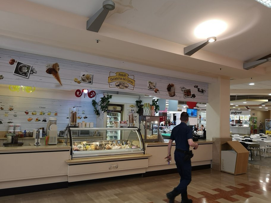 Centro Commerciale Mongolfiera-莱切必去景点