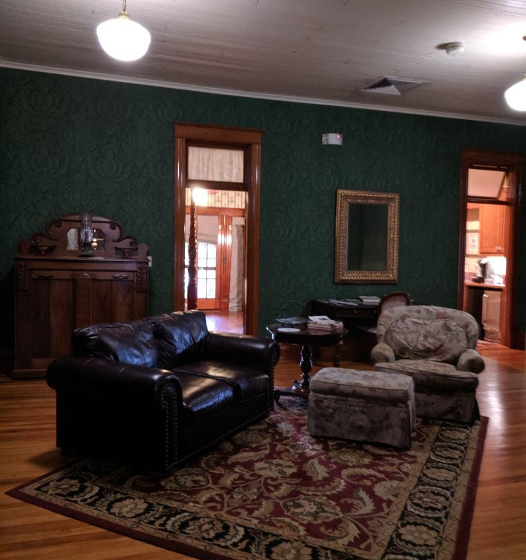 Captain Henderson House Bed and Breakfast主图