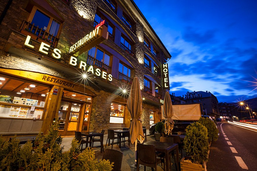 布拉塞斯酒店主图