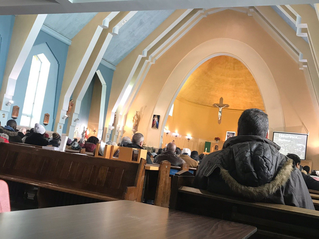 Saint Martin Catholic Church-拉瓦尔必去景点