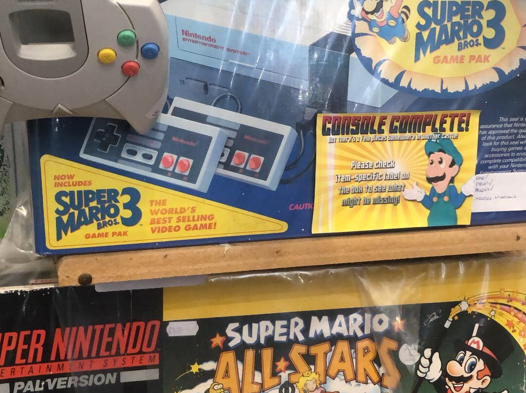 Sore Thumb Retro Games景点图片
