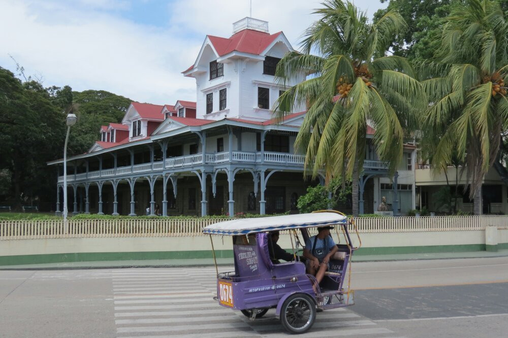 杜马盖地可可格兰德酒店主图