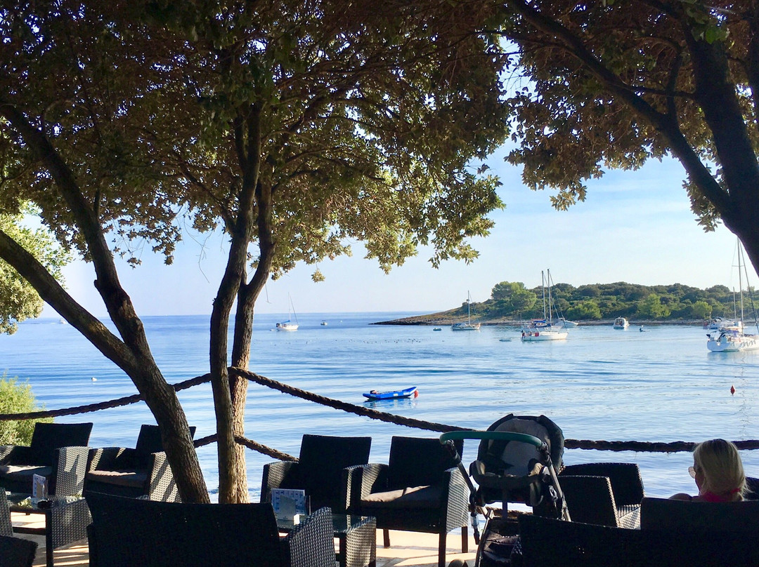 Beach Bar Palma-Banjole必去景点