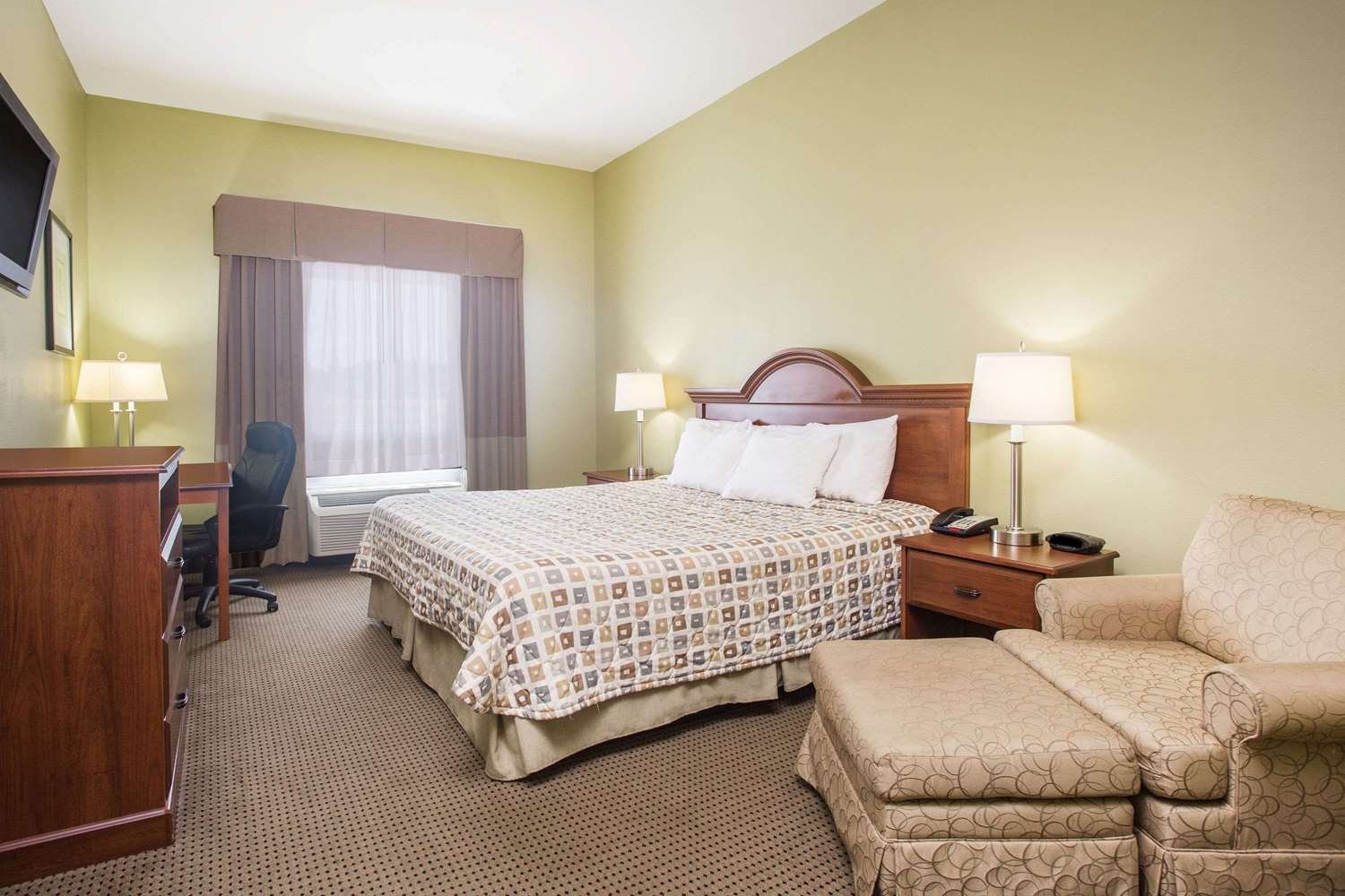 Days Inn & Suites by Wyndham Swainsboro-官方