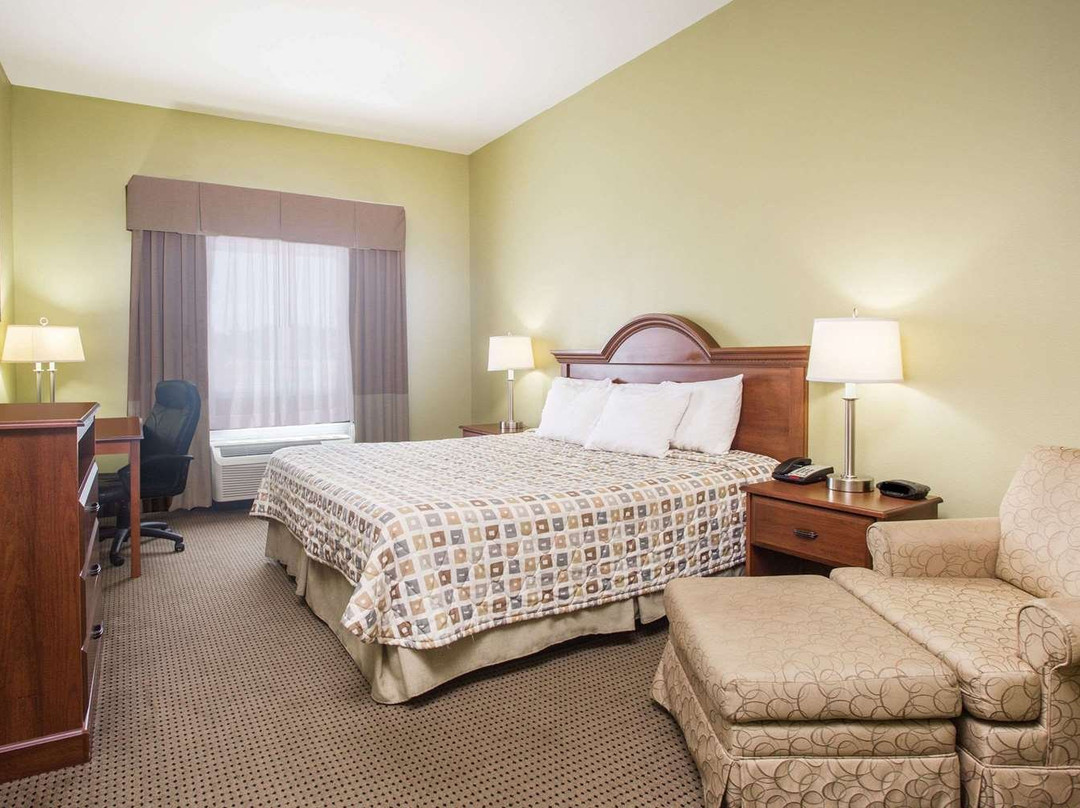 Days Inn & Suites by Wyndham Swainsboro主图