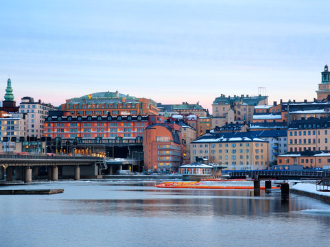 希尔顿斯鲁森酒店主图