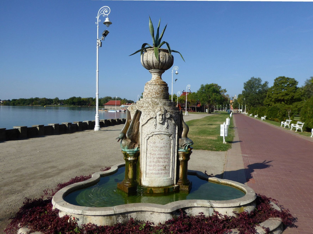 The memorial fountain景点图片