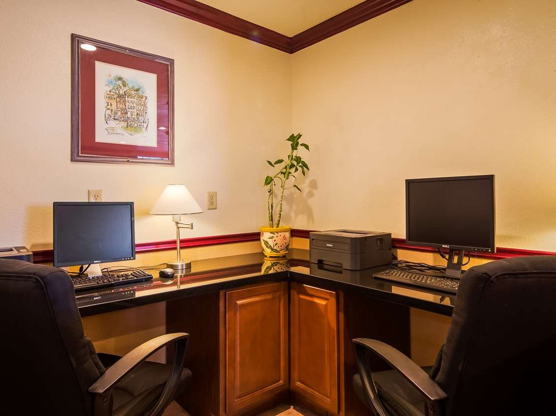 Best Western Plus John Jay Inn & Suites主图