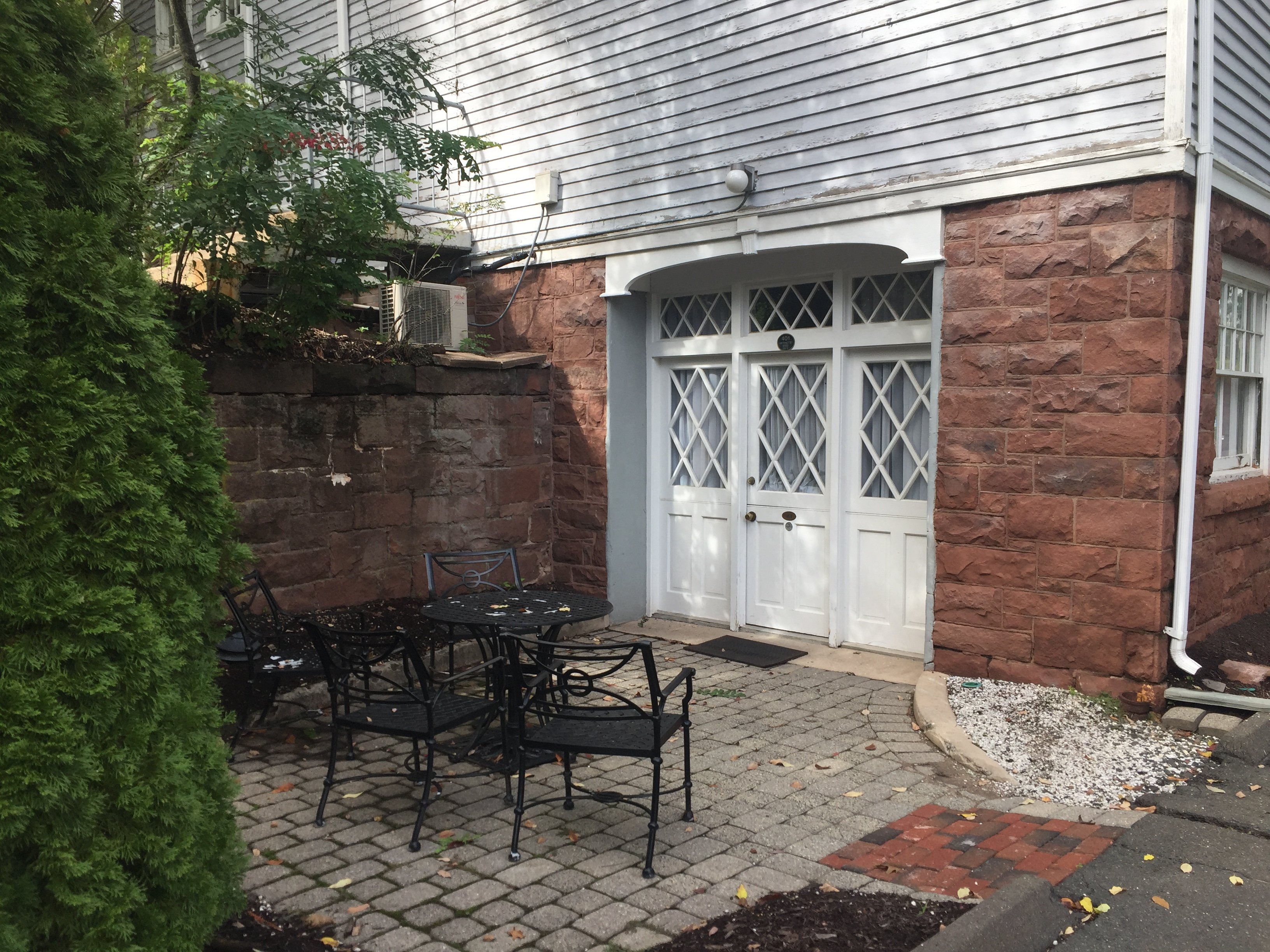 Simsbury 1820 House-浴室