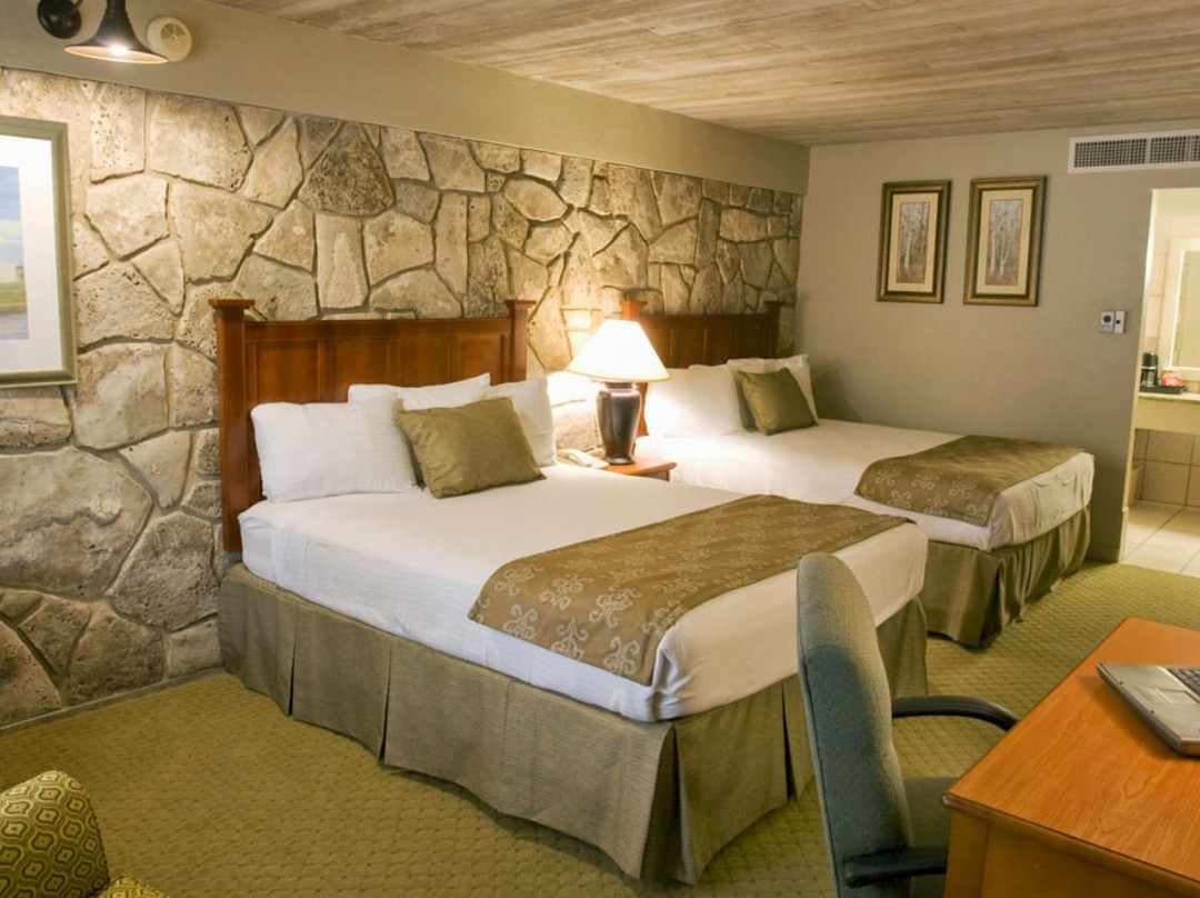 Inn Of The Hills Hotel & Conference Center主图