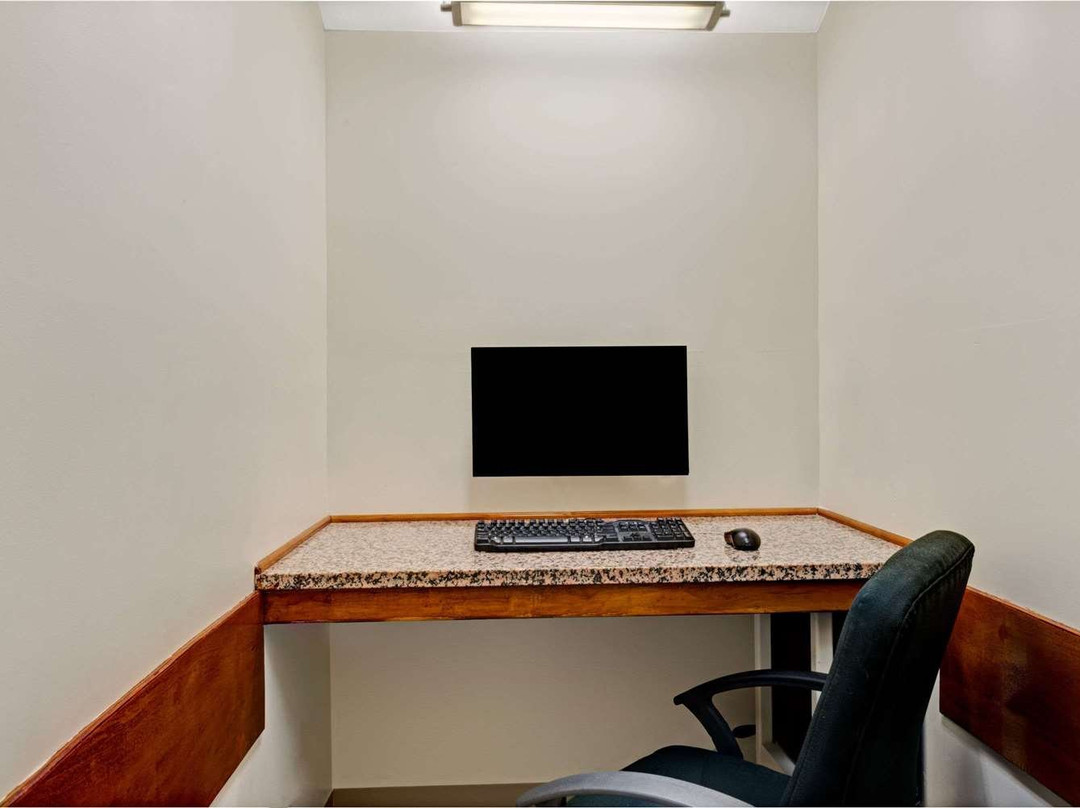 Super 8 by Wyndham Sanford Kennebunkport Area主图