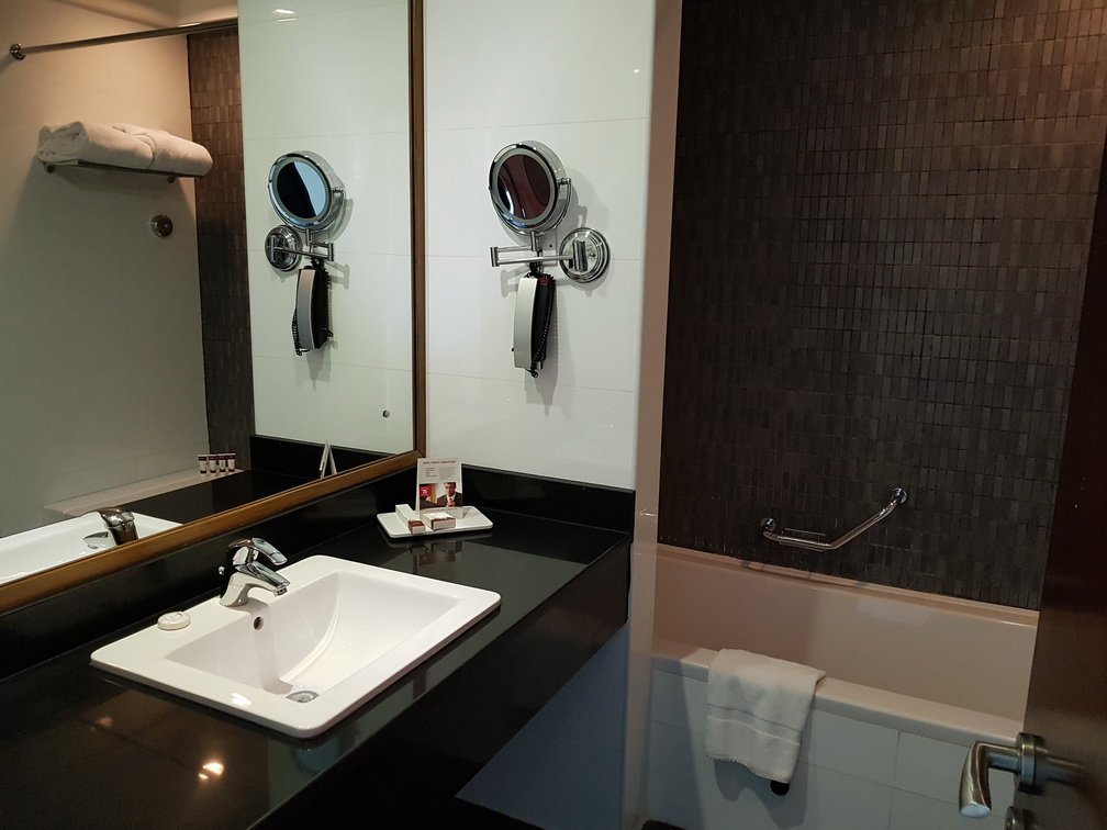 Ramada by Wyndham Abu Dhabi Downtown-浴室