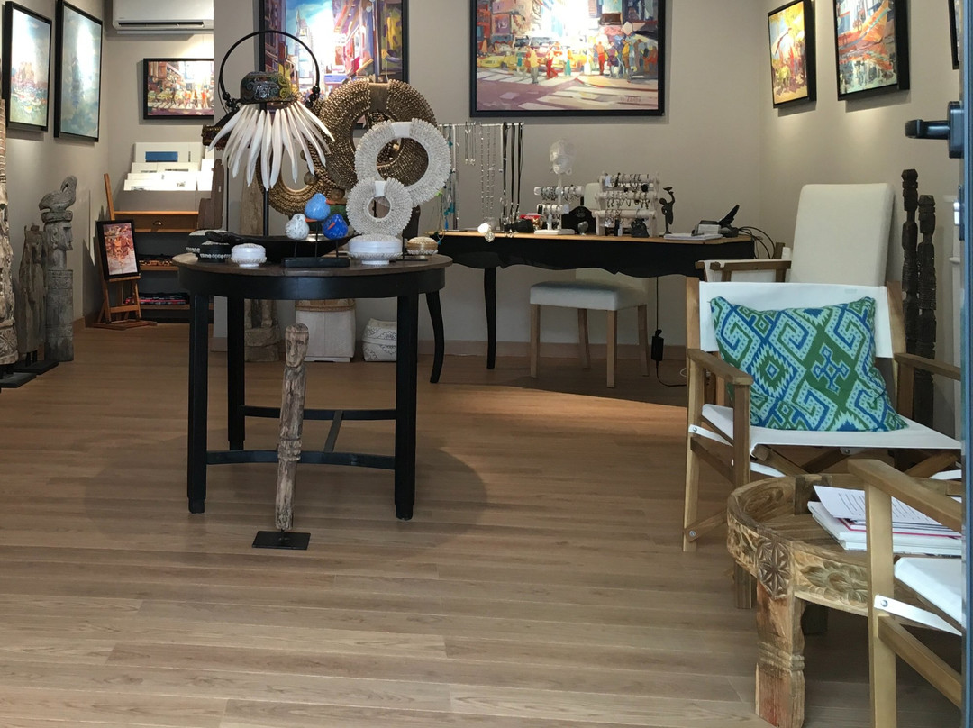 Galerie Inna Khimich-土伦必去景点