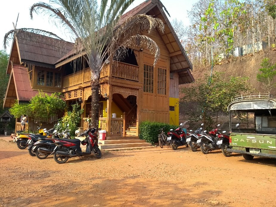 Crossroads House-官方