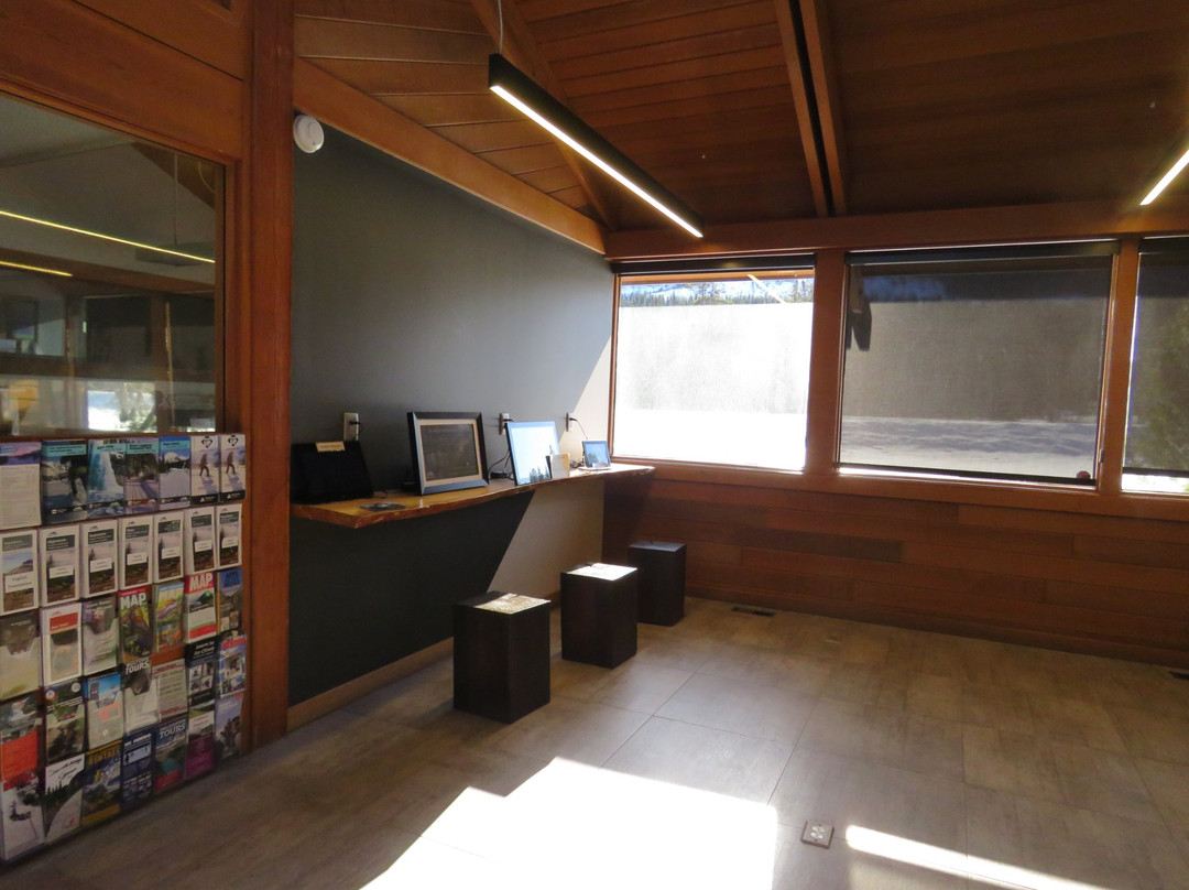 Barrier Lake Visitor Information Centre景点图片