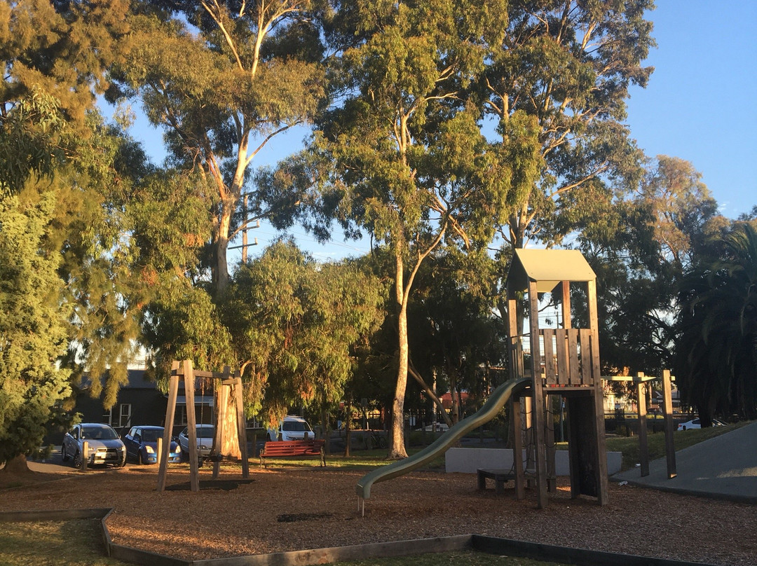 Golden Square Bicentennial Park景点图片